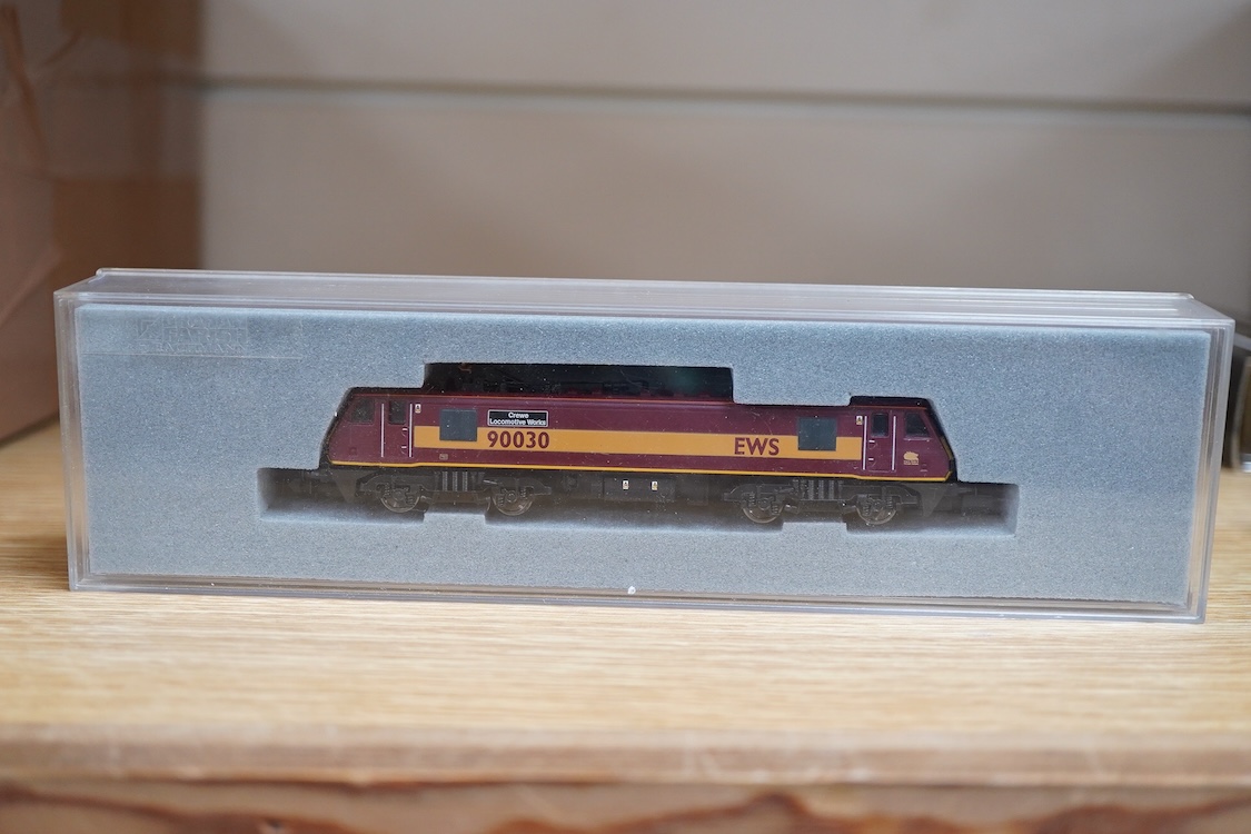 A group of N gauge railway by Graham Farish, Bachmann Spectrum, etc. mainly American outline, including seven locomotives; a W&LE 2-6-6-2 tender locomotive, 8003 (82656), a Union Pacific Co-Co diesel loco, 9202 (85052),